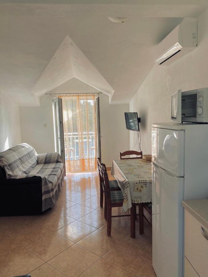 Apartmani Mima Necujam Exterior photo