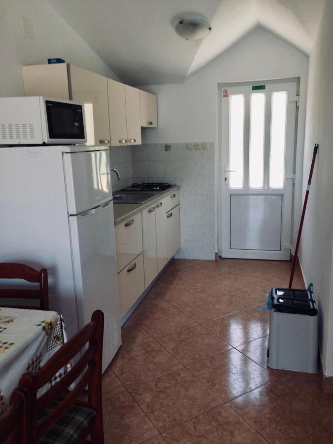 Apartmani Mima Necujam Exterior photo