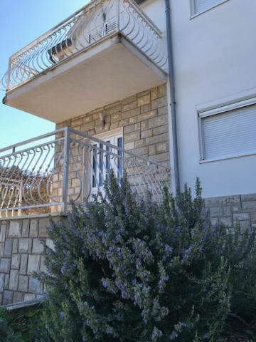 Apartmani Mima Necujam Exterior photo